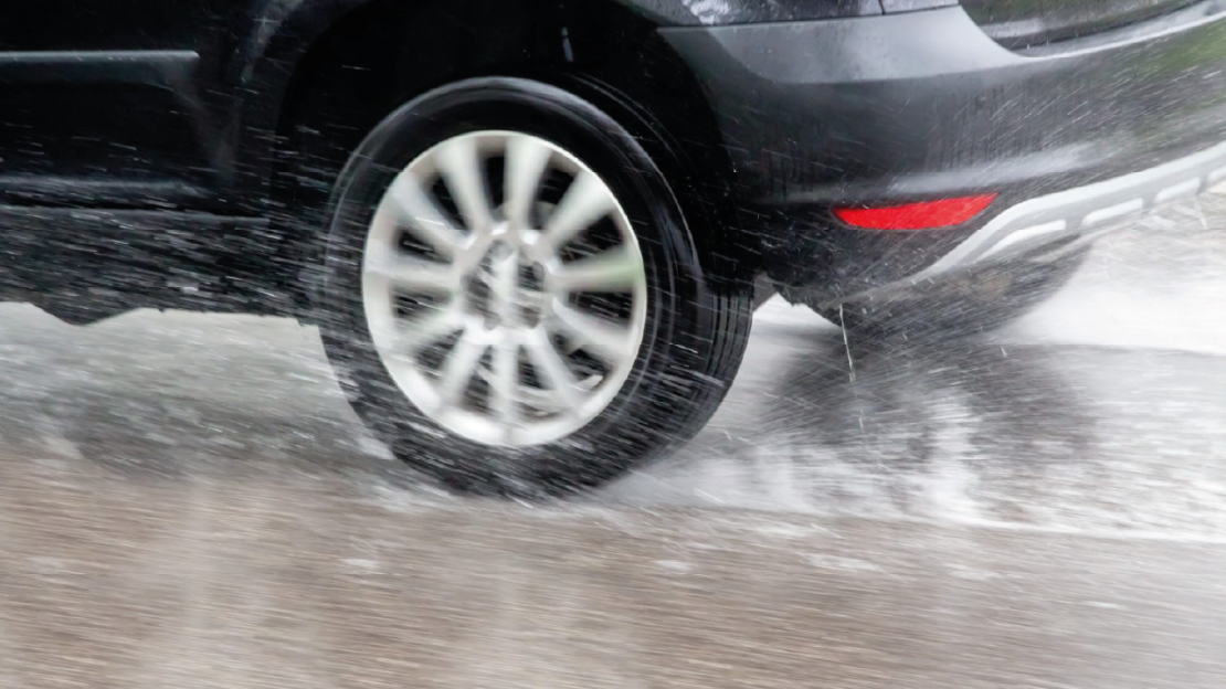 AQUAPLANING: LO QUE DEBES SABER AL CONDUCIR EN TEMPORADA DE LLUVIAS